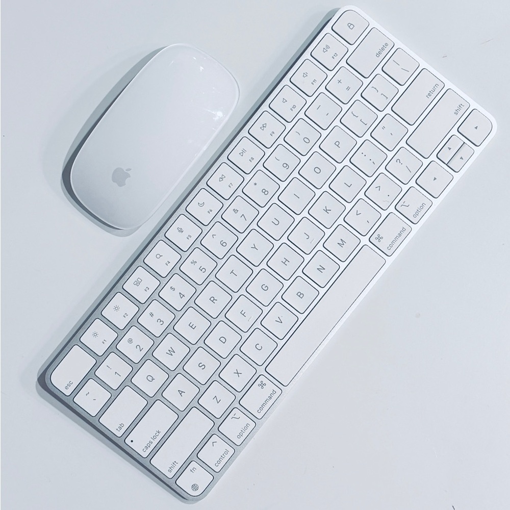 Apple Magic Mouse and Keyboard 2 - White